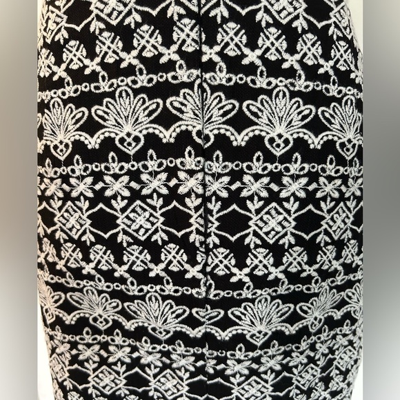 Loft Skirt Black Eyelet Lined Embroidered Womens Size 6 - Picture 4 of 8